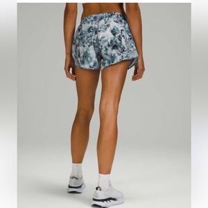 Lululemon | Hotty Hot Short II *2.5" inseam, Size 8